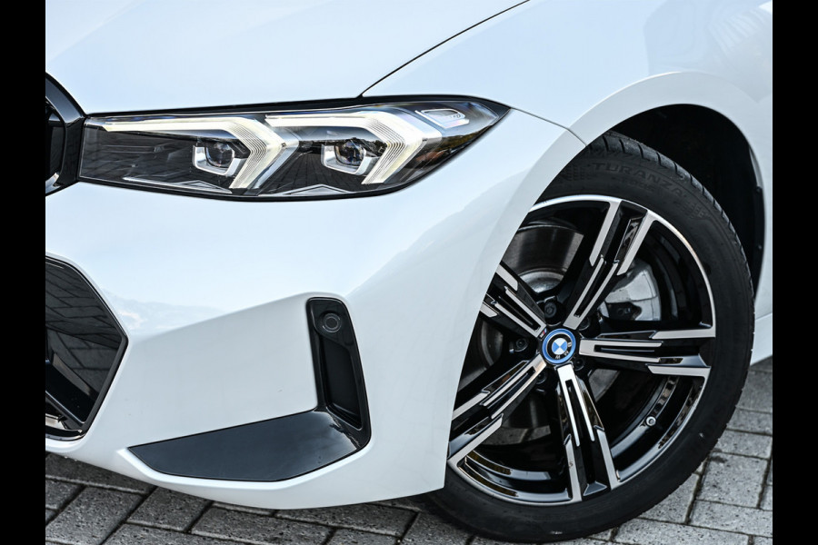 BMW 3-serie 330e | M-SPORT | SPORT SEATS | AMBIANCE INTERIEUR | ACTIVE CRUISE | DAB+ | HIFI SOUND | SHADOW-LINE | TREKHAAK | STUURVERWARMING BMW 3-serie 330e | M-SPORT | SPORT SEATS | AMBIANCE INTERIEUR | ACTIVE CRUISE | DAB+ | HIFI SOUND | SHADOW-LINE | TREKHAAK | STUURVERWARMING