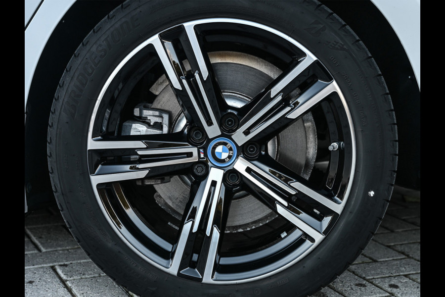 BMW 3-serie 330e | M-SPORT | SPORT SEATS | AMBIANCE INTERIEUR | ACTIVE CRUISE | DAB+ | HIFI SOUND | SHADOW-LINE | TREKHAAK | STUURVERWARMING BMW 3-serie 330e | M-SPORT | SPORT SEATS | AMBIANCE INTERIEUR | ACTIVE CRUISE | DAB+ | HIFI SOUND | SHADOW-LINE | TREKHAAK | STUURVERWARMING