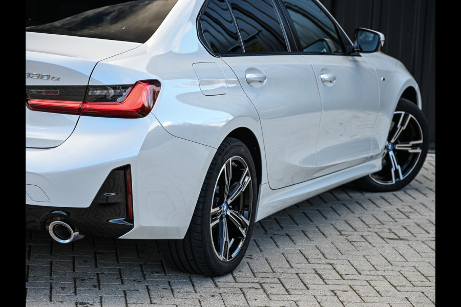 BMW 3-serie 330e | M-SPORT | SPORT SEATS | AMBIANCE INTERIEUR | ACTIVE CRUISE | DAB+ | HIFI SOUND | SHADOW-LINE | TREKHAAK | STUURVERWARMING BMW 3-serie 330e | M-SPORT | SPORT SEATS | AMBIANCE INTERIEUR | ACTIVE CRUISE | DAB+ | HIFI SOUND | SHADOW-LINE | TREKHAAK | STUURVERWARMING