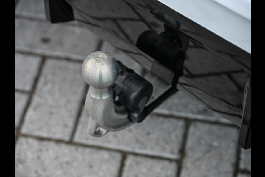 BMW 3-serie 330e | M-SPORT | SPORT SEATS | AMBIANCE INTERIEUR | ACTIVE CRUISE | DAB+ | HIFI SOUND | SHADOW-LINE | TREKHAAK | STUURVERWARMING BMW 3-serie 330e | M-SPORT | SPORT SEATS | AMBIANCE INTERIEUR | ACTIVE CRUISE | DAB+ | HIFI SOUND | SHADOW-LINE | TREKHAAK | STUURVERWARMING