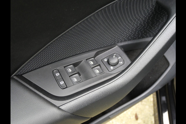 Škoda Octavia Combi 1.0 TSI BUSINESS | PANORAMA | DIGI DASH | LED | TREKHAAK | DEALER O-H!! Škoda Octavia Combi 1.0 TSI BUSINESS | PANORAMA | DIGI DASH | LED | TREKHAAK | DEALER O-H!!