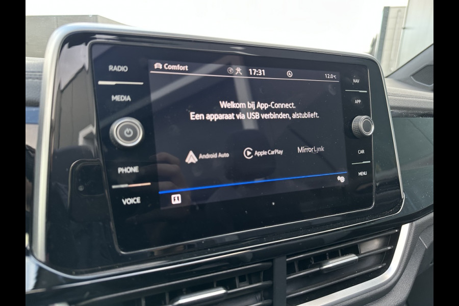 Volkswagen T-Roc Cabrio 1.5 TSI R-Line M2023 TREKHAAK CAMERA NAVI APPLE CARPLAY Volkswagen T-Roc Cabrio 1.5 TSI R-Line M2023 TREKHAAK CAMERA NAVI APPLE CARPLAY