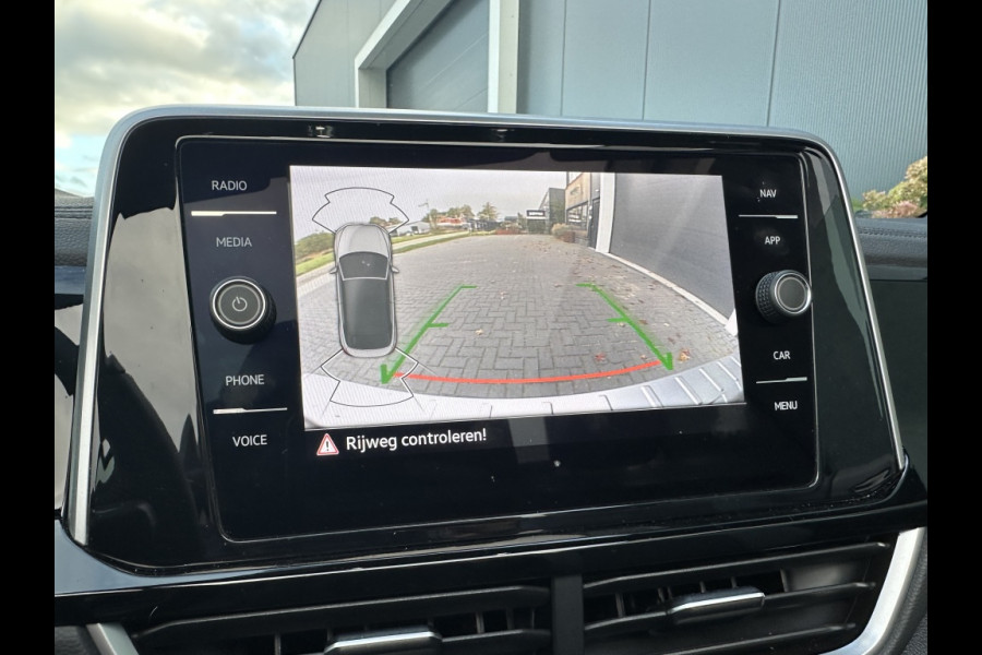 Volkswagen T-Roc Cabrio 1.5 TSI R-Line M2023 TREKHAAK CAMERA NAVI APPLE CARPLAY Volkswagen T-Roc Cabrio 1.5 TSI R-Line M2023 TREKHAAK CAMERA NAVI APPLE CARPLAY