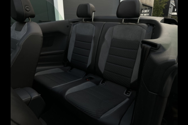 Volkswagen T-Roc Cabrio 1.5 TSI R-Line M2023 TREKHAAK CAMERA NAVI APPLE CARPLAY Volkswagen T-Roc Cabrio 1.5 TSI R-Line M2023 TREKHAAK CAMERA NAVI APPLE CARPLAY