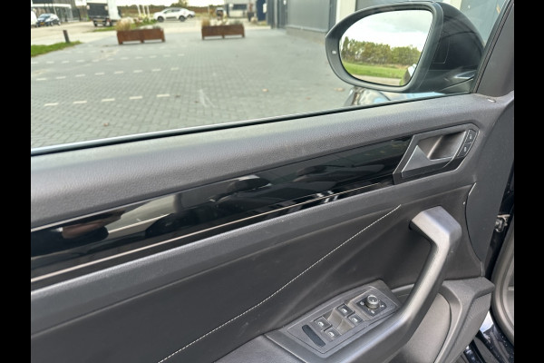 Volkswagen T-Roc Cabrio 1.5 TSI R-Line M2023 TREKHAAK CAMERA NAVI APPLE CARPLAY Volkswagen T-Roc Cabrio 1.5 TSI R-Line M2023 TREKHAAK CAMERA NAVI APPLE CARPLAY