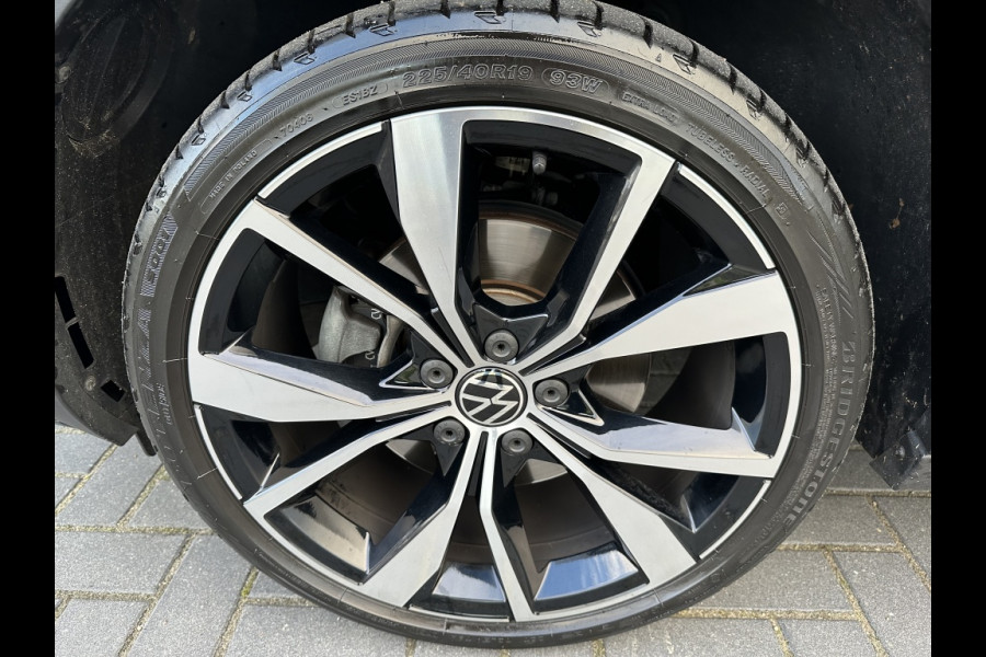 Volkswagen T-Roc Cabrio 1.5 TSI R-Line M2023 TREKHAAK CAMERA NAVI APPLE CARPLAY Volkswagen T-Roc Cabrio 1.5 TSI R-Line M2023 TREKHAAK CAMERA NAVI APPLE CARPLAY