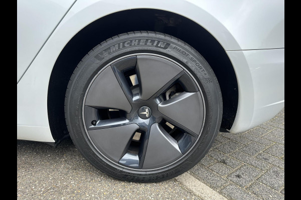 Tesla Model 3 Standard RWD Plus 60 kWh WARMTEPOMP| TESLA GARANTIE VOLLEDIG T/M 06-2027/80.000KM | AANDRIJFLIJN EN ACCU T/M 06-2031/192.000KM| Tesla Model 3 Standard RWD Plus 60 kWh WARMTEPOMP| TESLA GARANTIE VOLLEDIG T/M 06-2027/80.000KM | AANDRIJFLIJN EN ACCU T/M 06-2031/192.000KM|