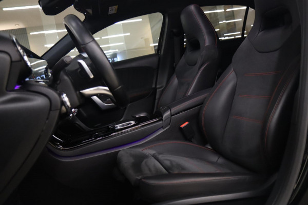 Mercedes-Benz A-Klasse 200 AMG PANO/NAP/MEMORY/KEYLES/BURM/CAM/VOL Mercedes-Benz A-Klasse 200 AMG PANO/NAP/MEMORY/KEYLES/BURM/CAM/VOL