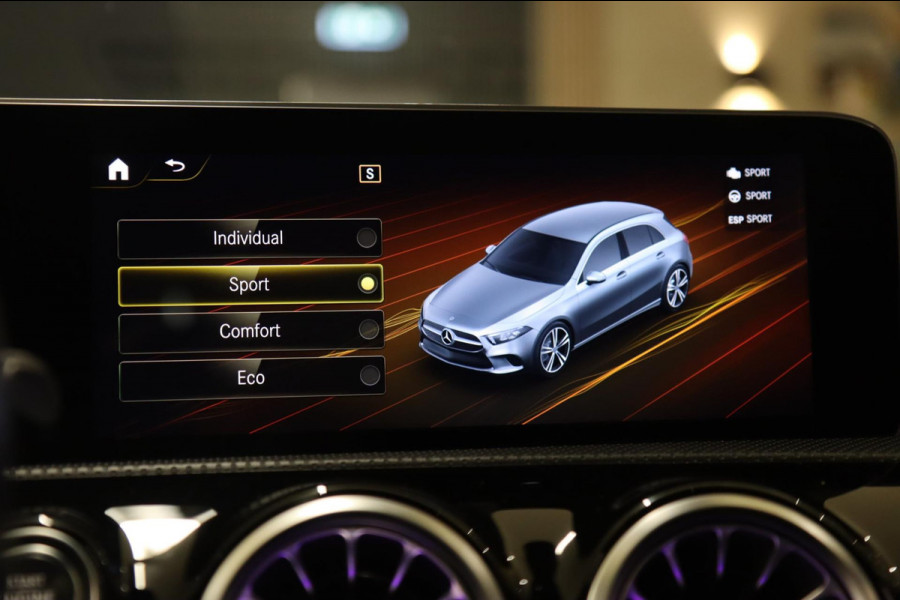 Mercedes-Benz A-Klasse 200 AMG PANO/NAP/MEMORY/KEYLES/BURM/CAM/VOL Mercedes-Benz A-Klasse 200 AMG PANO/NAP/MEMORY/KEYLES/BURM/CAM/VOL