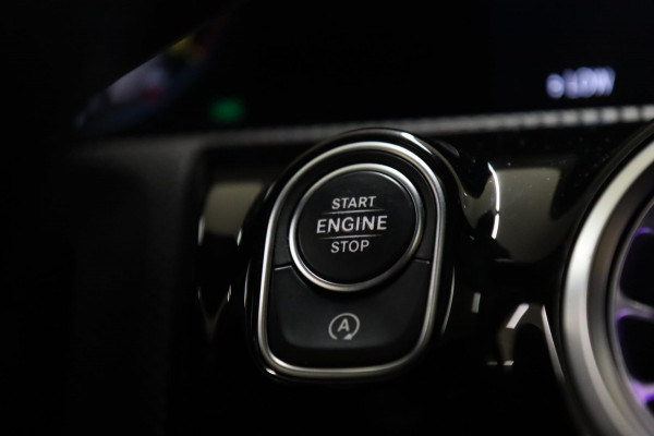 Mercedes-Benz A-Klasse 200 AMG PANO/NAP/MEMORY/KEYLES/BURM/CAM/VOL Mercedes-Benz A-Klasse 200 AMG PANO/NAP/MEMORY/KEYLES/BURM/CAM/VOL