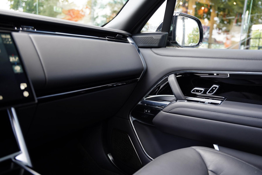 Land Rover Range Rover P 550 E Autobiography 23 Inch Meridian Signature Land Rover Range Rover P 550 E Autobiography 23 Inch Meridian Signature