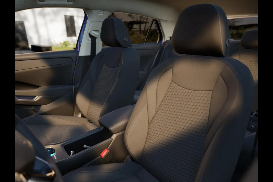 Volkswagen T-Roc Life First Edition 1.5 eTSI 85 kW / 116 PK SUV 7 v | Comfort Pakket | Zwart dak Volkswagen T-Roc Life First Edition 1.5 eTSI 85 kW / 116 PK SUV 7 v | Comfort Pakket | Zwart dak