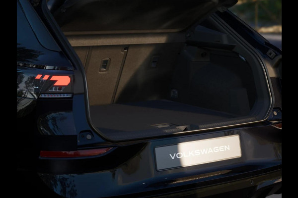 Volkswagen T-Roc R-Line First Edition 1.5 eTSI 110 kW / 150 PK SUV | Interieur Pakket leder 'Varenna' | Black Style Pakket | Panoramaschuif-kanteldak | Trekhaak | Koplampverlichting matrix-led (IQ.LIGHT) | Assistance Pakket | Elek. achterklep Volkswagen T-Roc R-Line First Edition 1.5 eTSI 110 kW / 150 PK SUV | Interieur Pakket leder 'Varenna' | Black Style Pakket | Panoramaschuif-kanteldak | Trekhaak | Koplampverlichting matrix-led (IQ.LIGHT) | Assistance Pakket | Elek. achterklep