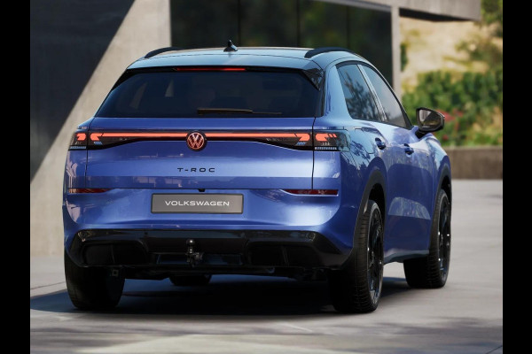 Volkswagen T-Roc R-Line First Edition 1.5 eTSI 110 kW / 150 PK SUV | Panoramaschuif-kanteldak | Assistance Pakket | Trekhaak | Black Style Pakket | Koplampverlichting matrix-led (IQ.LIGHT) | Elek. achterklep | Zwart dak Volkswagen T-Roc R-Line First Edition 1.5 eTSI 110 kW / 150 PK SUV | Panoramaschuif-kanteldak | Assistance Pakket | Trekhaak | Black Style Pakket | Koplampverlichting matrix-led (IQ.LIGHT) | Elek. achterklep | Zwart dak