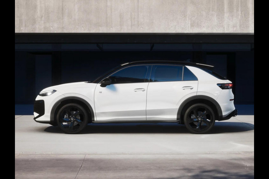 Volkswagen T-Roc R-Line First Edition 1.5 eTSI 110 kW / 150 PK SUV | Panoramaschuif-kanteldak | Assistance Pakket | Trekhaak | Black Style Pakket | Koplampverlichting matrix-led (IQ.LIGHT) | Elek. achterklep | Zwart dak Volkswagen T-Roc R-Line First Edition 1.5 eTSI 110 kW / 150 PK SUV | Panoramaschuif-kanteldak | Assistance Pakket | Trekhaak | Black Style Pakket | Koplampverlichting matrix-led (IQ.LIGHT) | Elek. achterklep | Zwart dak