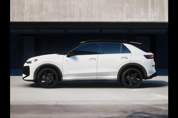 Volkswagen T-Roc R-Line First Edition 1.5 eTSI 110 kW / 150 PK SUV | Panoramaschuif-kanteldak | Assistance Pakket | Trekhaak | Black Style Pakket | Koplampverlichting matrix-led (IQ.LIGHT) | Elek. achterklep | Zwart dak Volkswagen T-Roc R-Line First Edition 1.5 eTSI 110 kW / 150 PK SUV | Panoramaschuif-kanteldak | Assistance Pakket | Trekhaak | Black Style Pakket | Koplampverlichting matrix-led (IQ.LIGHT) | Elek. achterklep | Zwart dak
