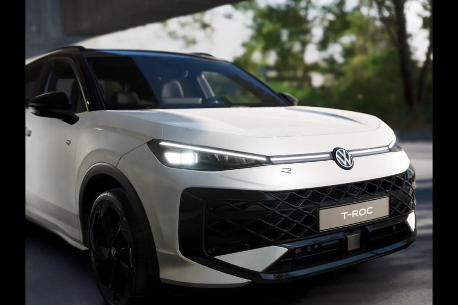 Volkswagen T-Roc R-Line First Edition 1.5 eTSI 110 kW / 150 PK SUV | Panoramaschuif-kanteldak | Assistance Pakket | Trekhaak | Black Style Pakket | Koplampverlichting matrix-led (IQ.LIGHT) | Elek. achterklep | Zwart dak Volkswagen T-Roc R-Line First Edition 1.5 eTSI 110 kW / 150 PK SUV | Panoramaschuif-kanteldak | Assistance Pakket | Trekhaak | Black Style Pakket | Koplampverlichting matrix-led (IQ.LIGHT) | Elek. achterklep | Zwart dak