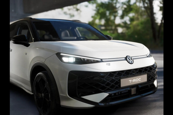 Volkswagen T-Roc R-Line First Edition 1.5 eTSI 110 kW / 150 PK SUV | Panoramaschuif-kanteldak | Assistance Pakket | Trekhaak | Black Style Pakket | Koplampverlichting matrix-led (IQ.LIGHT) | Elek. achterklep | Zwart dak Volkswagen T-Roc R-Line First Edition 1.5 eTSI 110 kW / 150 PK SUV | Panoramaschuif-kanteldak | Assistance Pakket | Trekhaak | Black Style Pakket | Koplampverlichting matrix-led (IQ.LIGHT) | Elek. achterklep | Zwart dak