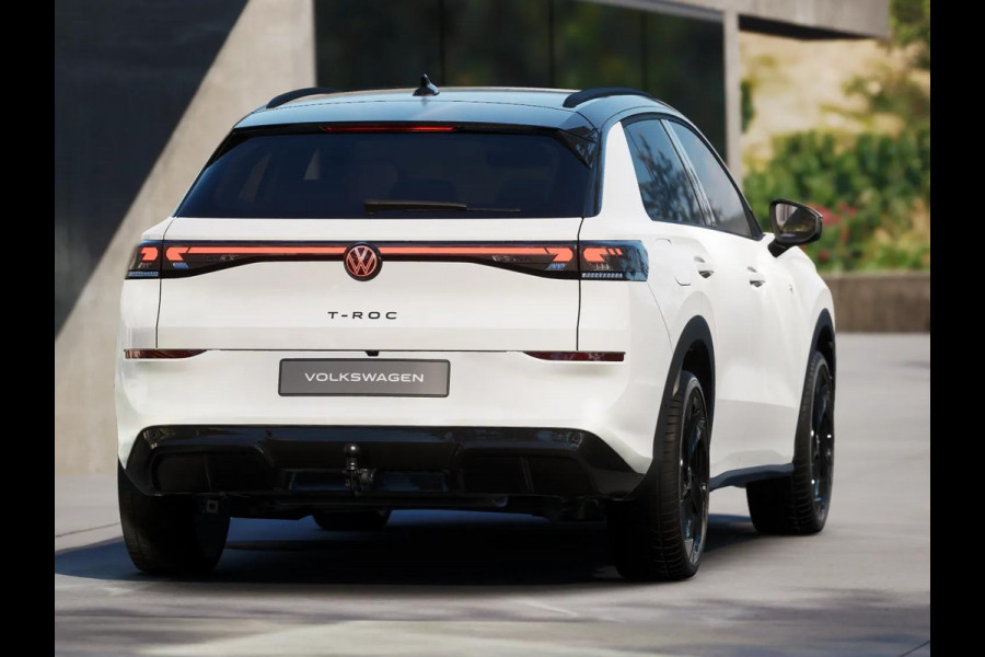 Volkswagen T-Roc R-Line First Edition 1.5 eTSI 110 kW / 150 PK SUV | Panoramaschuif-kanteldak | Assistance Pakket | Trekhaak | Black Style Pakket | Koplampverlichting matrix-led (IQ.LIGHT) | Elek. achterklep | Zwart dak Volkswagen T-Roc R-Line First Edition 1.5 eTSI 110 kW / 150 PK SUV | Panoramaschuif-kanteldak | Assistance Pakket | Trekhaak | Black Style Pakket | Koplampverlichting matrix-led (IQ.LIGHT) | Elek. achterklep | Zwart dak