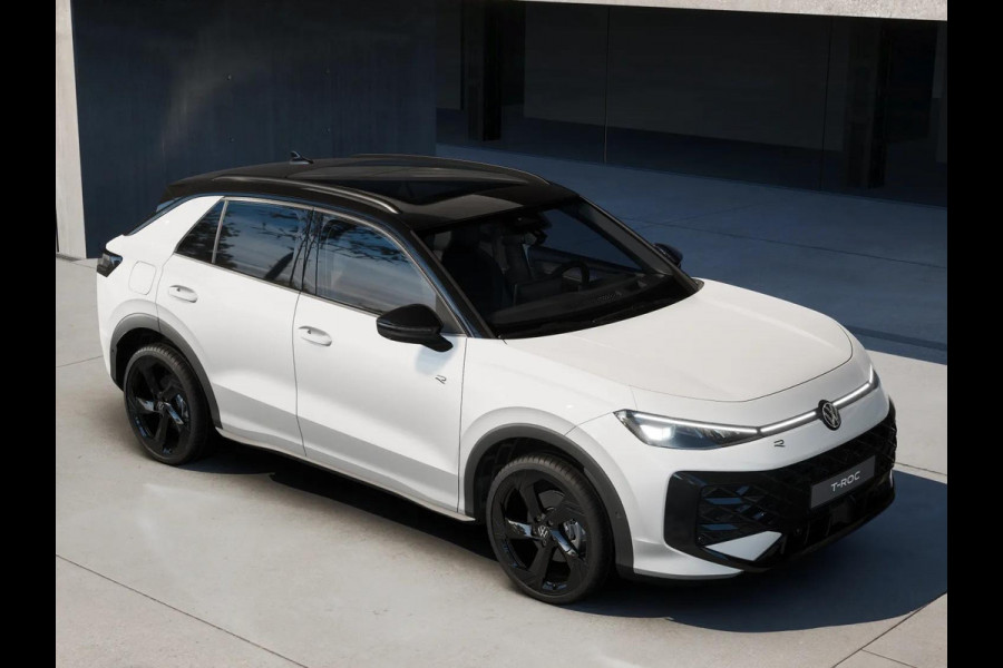 Volkswagen T-Roc R-Line First Edition 1.5 eTSI 110 kW / 150 PK SUV | Panoramaschuif-kanteldak | Assistance Pakket | Trekhaak | Black Style Pakket | Koplampverlichting matrix-led (IQ.LIGHT) | Elek. achterklep | Zwart dak Volkswagen T-Roc R-Line First Edition 1.5 eTSI 110 kW / 150 PK SUV | Panoramaschuif-kanteldak | Assistance Pakket | Trekhaak | Black Style Pakket | Koplampverlichting matrix-led (IQ.LIGHT) | Elek. achterklep | Zwart dak