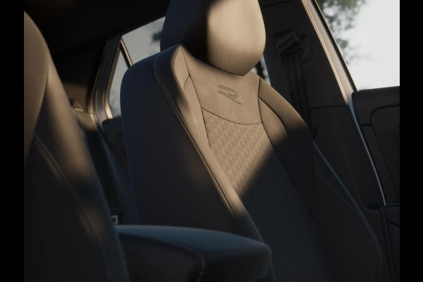 Volkswagen T-Roc R-Line First Edition 1.5 eTSI 110 kW / 150 PK SUV | Panoramaschuif-kanteldak | Assistance Pakket | Trekhaak | Black Style Pakket | Koplampverlichting matrix-led (IQ.LIGHT) | Elek. achterklep | Zwart dak Volkswagen T-Roc R-Line First Edition 1.5 eTSI 110 kW / 150 PK SUV | Panoramaschuif-kanteldak | Assistance Pakket | Trekhaak | Black Style Pakket | Koplampverlichting matrix-led (IQ.LIGHT) | Elek. achterklep | Zwart dak