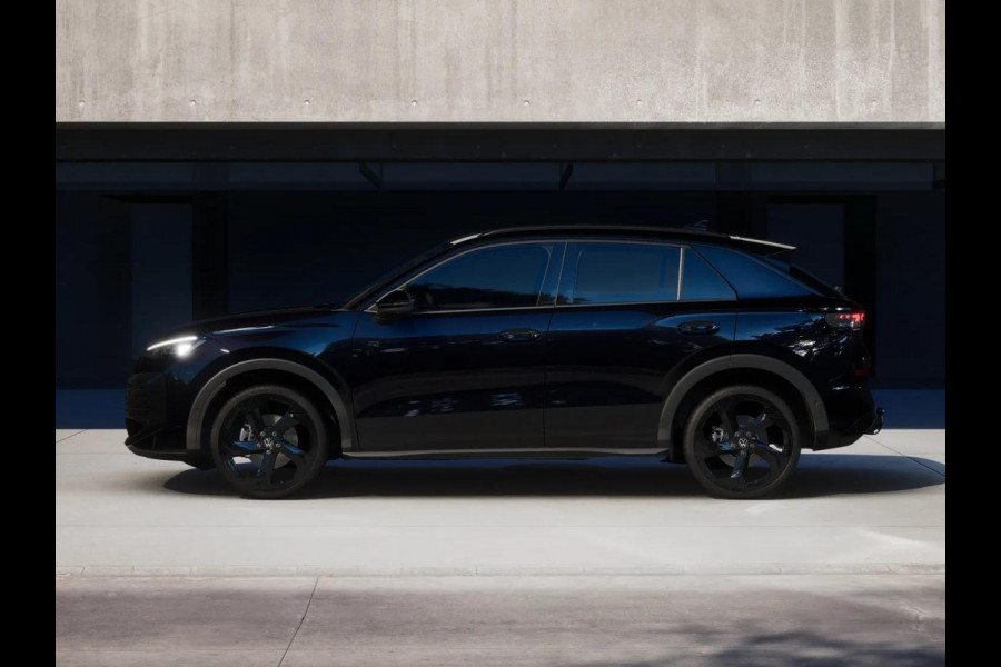 Volkswagen T-Roc R-Line First Edition 1.5 eTSI 110 kW / 150 PK SUV | Interieur Pakket leder 'Varenna' | Black Style Pakket | Panoramaschuif-kanteldak | Trekhaak | Koplampverlichting matrix-led (IQ.LIGHT) | Assistance Pakket | Elek. achterklep Volkswagen T-Roc R-Line First Edition 1.5 eTSI 110 kW / 150 PK SUV | Interieur Pakket leder 'Varenna' | Black Style Pakket | Panoramaschuif-kanteldak | Trekhaak | Koplampverlichting matrix-led (IQ.LIGHT) | Assistance Pakket | Elek. achterklep