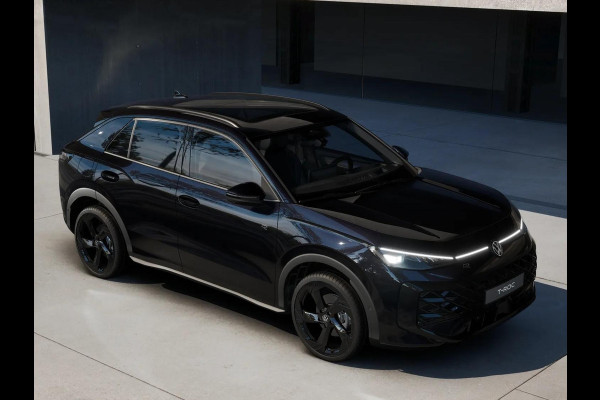 Volkswagen T-Roc R-Line First Edition 1.5 eTSI 110 kW / 150 PK SUV | Interieur Pakket leder 'Varenna' | Black Style Pakket | Panoramaschuif-kanteldak | Trekhaak | Koplampverlichting matrix-led (IQ.LIGHT) | Assistance Pakket | Elek. achterklep Volkswagen T-Roc R-Line First Edition 1.5 eTSI 110 kW / 150 PK SUV | Interieur Pakket leder 'Varenna' | Black Style Pakket | Panoramaschuif-kanteldak | Trekhaak | Koplampverlichting matrix-led (IQ.LIGHT) | Assistance Pakket | Elek. achterklep