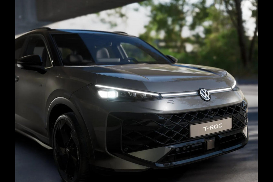 Volkswagen T-Roc R-Line First Edition 1.5 eTSI 110 kW / 150 PK SUV | Panoramaschuif-kanteldak | Assistance Pakket | Trekhaak | Black Style Pakket | Koplampverlichting matrix-led (IQ.LIGHT) | Elek. achterklep | Zwart dak Volkswagen T-Roc R-Line First Edition 1.5 eTSI 110 kW / 150 PK SUV | Panoramaschuif-kanteldak | Assistance Pakket | Trekhaak | Black Style Pakket | Koplampverlichting matrix-led (IQ.LIGHT) | Elek. achterklep | Zwart dak