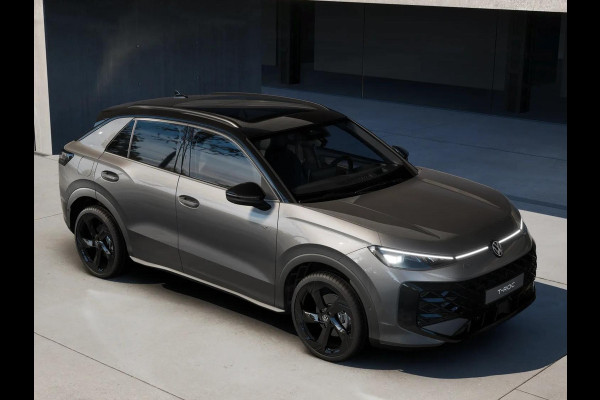 Volkswagen T-Roc R-Line First Edition 1.5 eTSI 110 kW / 150 PK SUV | Panoramaschuif-kanteldak | Assistance Pakket | Trekhaak | Black Style Pakket | Koplampverlichting matrix-led (IQ.LIGHT) | Elek. achterklep | Zwart dak Volkswagen T-Roc R-Line First Edition 1.5 eTSI 110 kW / 150 PK SUV | Panoramaschuif-kanteldak | Assistance Pakket | Trekhaak | Black Style Pakket | Koplampverlichting matrix-led (IQ.LIGHT) | Elek. achterklep | Zwart dak