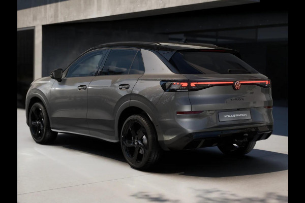 Volkswagen T-Roc R-Line First Edition 1.5 eTSI 110 kW / 150 PK SUV | Panoramaschuif-kanteldak | Assistance Pakket | Trekhaak | Black Style Pakket | Koplampverlichting matrix-led (IQ.LIGHT) | Elek. achterklep | Zwart dak Volkswagen T-Roc R-Line First Edition 1.5 eTSI 110 kW / 150 PK SUV | Panoramaschuif-kanteldak | Assistance Pakket | Trekhaak | Black Style Pakket | Koplampverlichting matrix-led (IQ.LIGHT) | Elek. achterklep | Zwart dak