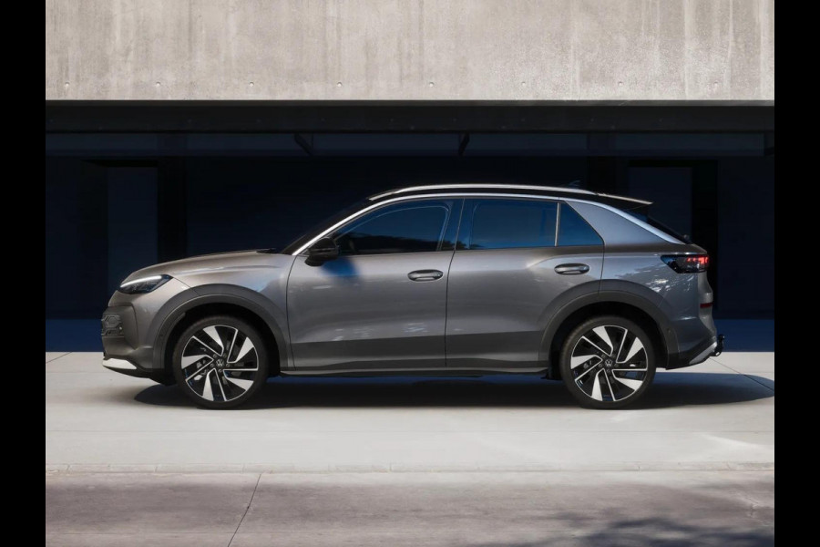 Volkswagen T-Roc Style First Edition 1.5 eTSI 85 kW / 116 PK SUV 7 | Assistance Pakket | Trekhaak | Elek. achterklep |  Velgen 'Vancouver', 19 inch lichtmetaal | Zwart dak