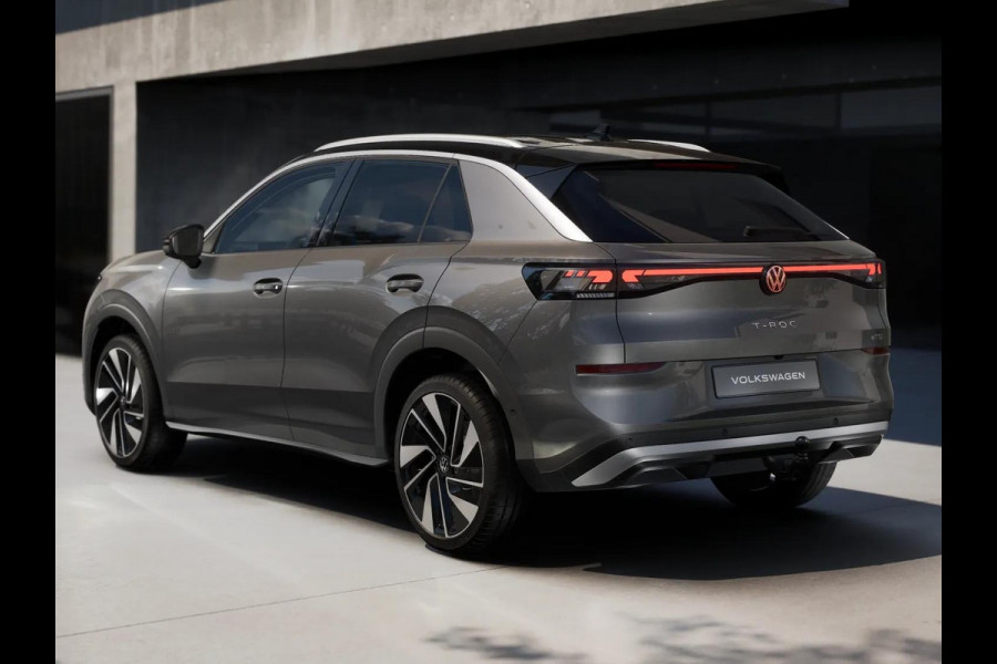 Volkswagen T-Roc Style First Edition 1.5 eTSI 85 kW / 116 PK SUV 7 | Assistance Pakket | Trekhaak | Elek. achterklep |  Velgen 'Vancouver', 19 inch lichtmetaal | Zwart dak