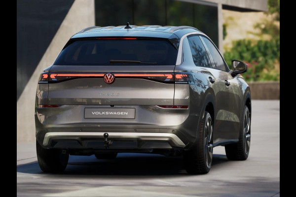 Volkswagen T-Roc Style First Edition 1.5 eTSI 85 kW / 116 PK SUV 7 | Assistance Pakket | Trekhaak | Elek. achterklep |  Velgen 'Vancouver', 19 inch lichtmetaal | Zwart dak