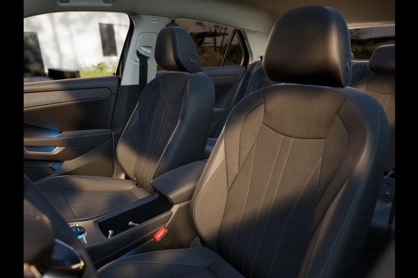 Volkswagen T-Roc Style First Edition 1.5 eTSI 85 kW / 116 PK SUV 7 | Assistance Pakket | Trekhaak | Elek. achterklep |  Velgen 'Vancouver', 19 inch lichtmetaal Volkswagen T-Roc Style First Edition 1.5 eTSI 85 kW / 116 PK SUV 7 | Assistance Pakket | Trekhaak | Elek. achterklep |  Velgen 'Vancouver', 19 inch lichtmetaal