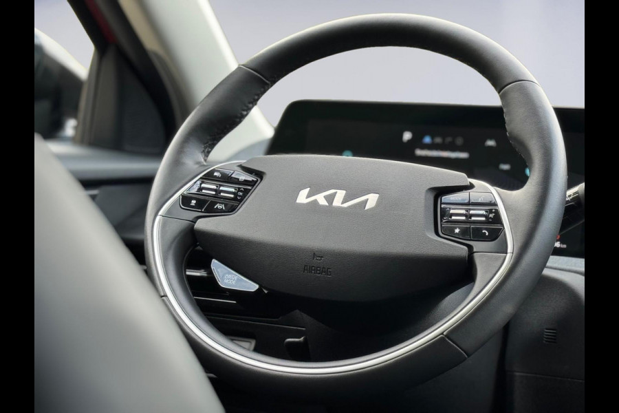 Kia Ev6 Air AUTOMAAT 58 kWh, 1 e eigenaar, SOH 96,3 %, achteruitrijcamera, luxe uitvoering,Origineel Nederlandse auto met nap Kia Ev6 Air AUTOMAAT 58 kWh, 1 e eigenaar, SOH 96,3 %, achteruitrijcamera, luxe uitvoering,Origineel Nederlandse auto met nap
