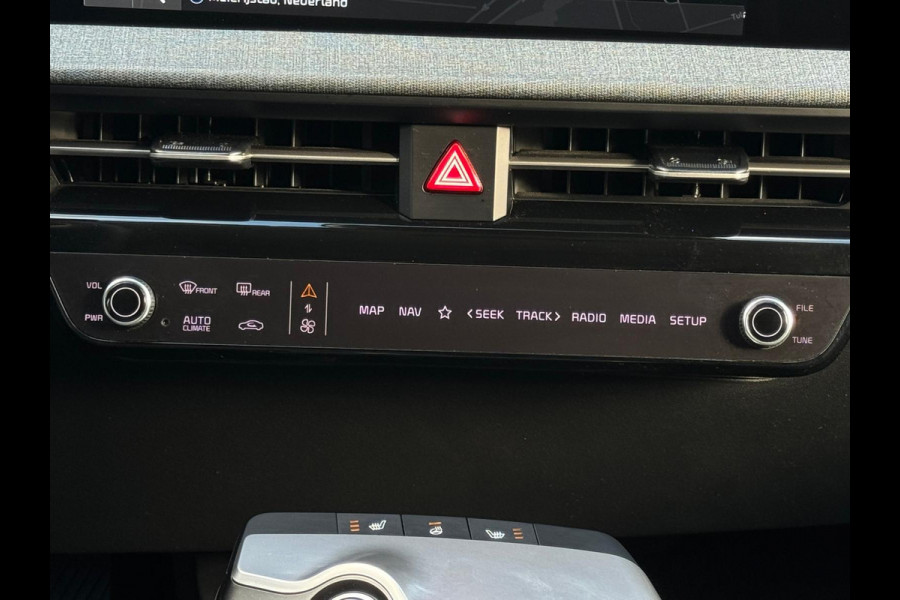 Kia Ev6 Air AUTOMAAT 58 kWh, 1 e eigenaar, SOH 96,3 %, achteruitrijcamera, luxe uitvoering,Origineel Nederlandse auto met nap Kia Ev6 Air AUTOMAAT 58 kWh, 1 e eigenaar, SOH 96,3 %, achteruitrijcamera, luxe uitvoering,Origineel Nederlandse auto met nap