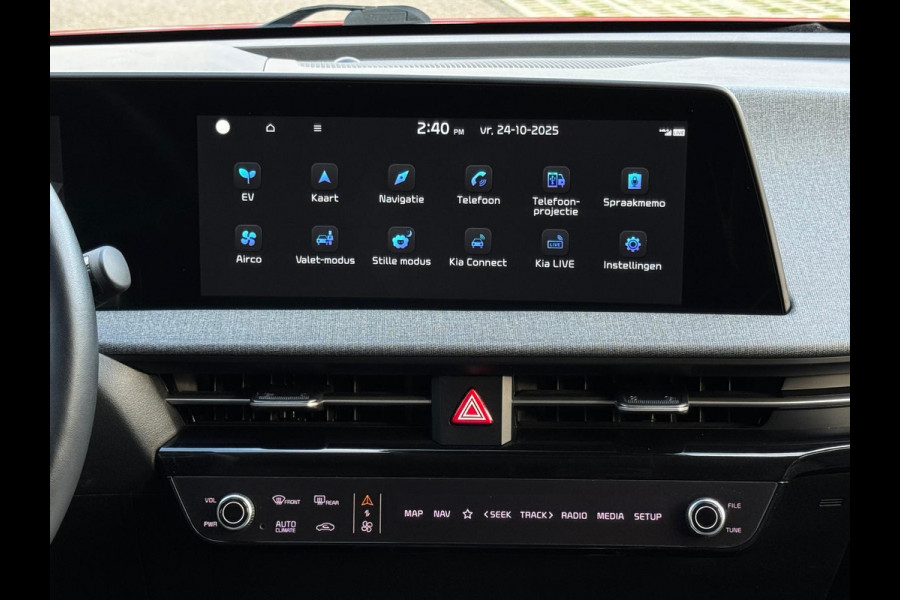 Kia Ev6 Air AUTOMAAT 58 kWh, 1 e eigenaar, SOH 96,3 %, achteruitrijcamera, luxe uitvoering,Origineel Nederlandse auto met nap Kia Ev6 Air AUTOMAAT 58 kWh, 1 e eigenaar, SOH 96,3 %, achteruitrijcamera, luxe uitvoering,Origineel Nederlandse auto met nap
