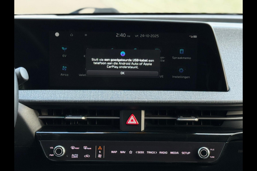 Kia Ev6 Air AUTOMAAT 58 kWh, 1 e eigenaar, SOH 96,3 %, achteruitrijcamera, luxe uitvoering,Origineel Nederlandse auto met nap Kia Ev6 Air AUTOMAAT 58 kWh, 1 e eigenaar, SOH 96,3 %, achteruitrijcamera, luxe uitvoering,Origineel Nederlandse auto met nap