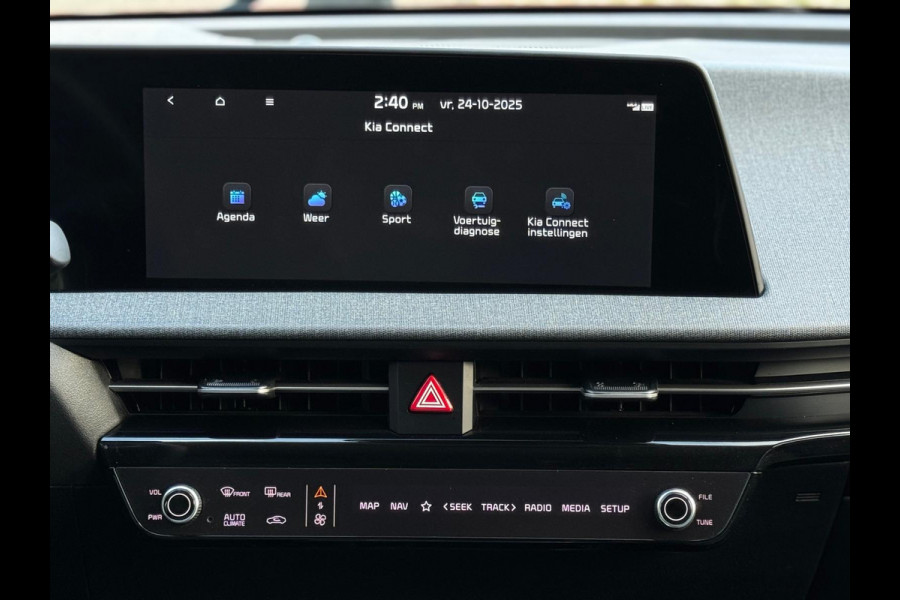 Kia Ev6 Air AUTOMAAT 58 kWh, 1 e eigenaar, SOH 96,3 %, achteruitrijcamera, luxe uitvoering,Origineel Nederlandse auto met nap Kia Ev6 Air AUTOMAAT 58 kWh, 1 e eigenaar, SOH 96,3 %, achteruitrijcamera, luxe uitvoering,Origineel Nederlandse auto met nap