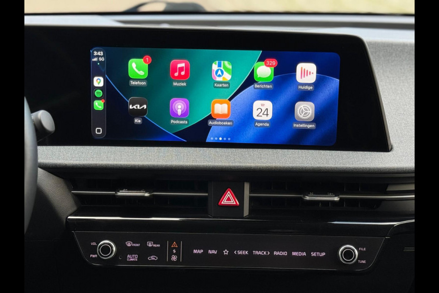 Kia Ev6 Air AUTOMAAT 58 kWh, 1 e eigenaar, SOH 96,3 %, achteruitrijcamera, luxe uitvoering,Origineel Nederlandse auto met nap Kia Ev6 Air AUTOMAAT 58 kWh, 1 e eigenaar, SOH 96,3 %, achteruitrijcamera, luxe uitvoering,Origineel Nederlandse auto met nap