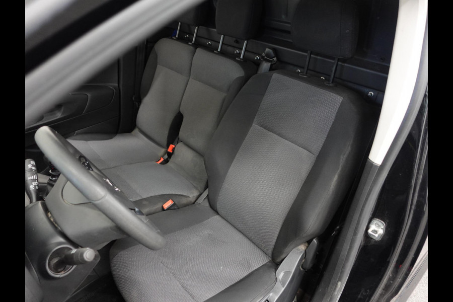 Opel Combo 1.5D L1H1 Edition 3-zits Airco Navigatie  Trekhaak parkeersensoren