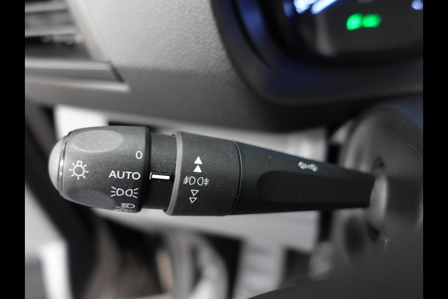 Peugeot Expert 100pk L2H1 Premium Apple Carplay / Android Auto Cruise control Airco DAB+ 3zits Lichtmetalen velgen Peugeot Expert 100pk L2H1 Premium Apple Carplay / Android Auto Cruise control Airco DAB+ 3zits Lichtmetalen velgen