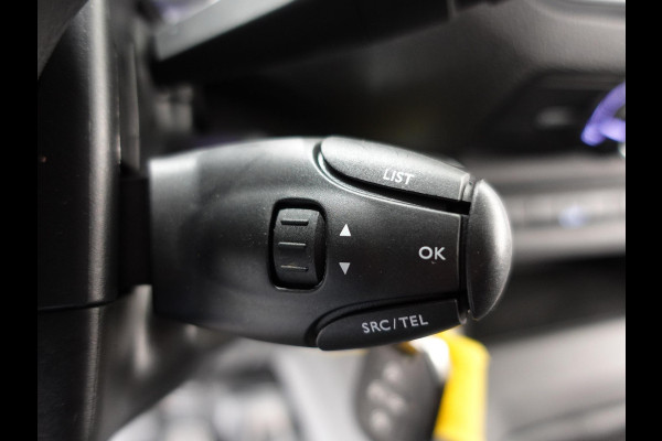 Peugeot Expert 100pk L2H1 Premium Apple Carplay / Android Auto Cruise control Airco DAB+ 3zits Lichtmetalen velgen Peugeot Expert 100pk L2H1 Premium Apple Carplay / Android Auto Cruise control Airco DAB+ 3zits Lichtmetalen velgen