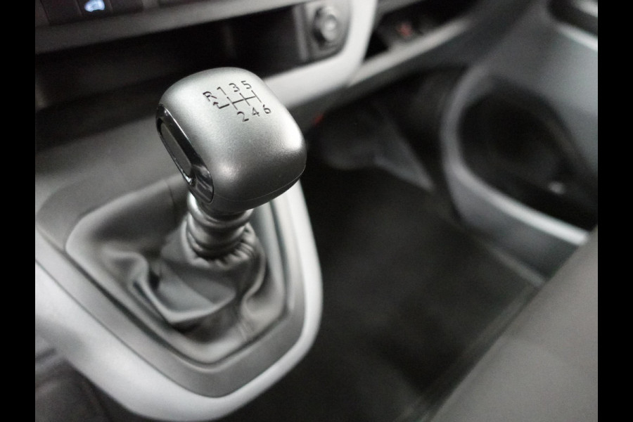 Peugeot Expert 100pk L2H1 Premium Apple Carplay / Android Auto Cruise control Airco DAB+ 3zits Lichtmetalen velgen Peugeot Expert 100pk L2H1 Premium Apple Carplay / Android Auto Cruise control Airco DAB+ 3zits Lichtmetalen velgen