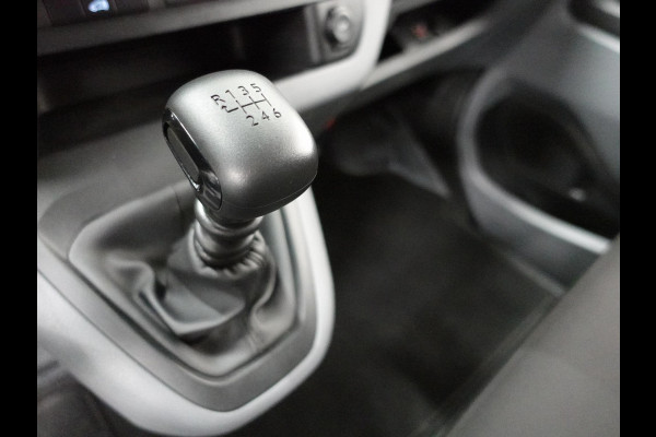 Peugeot Expert 100pk L2H1 Premium Apple Carplay / Android Auto Cruise control Airco DAB+ 3zits Lichtmetalen velgen Peugeot Expert 100pk L2H1 Premium Apple Carplay / Android Auto Cruise control Airco DAB+ 3zits Lichtmetalen velgen