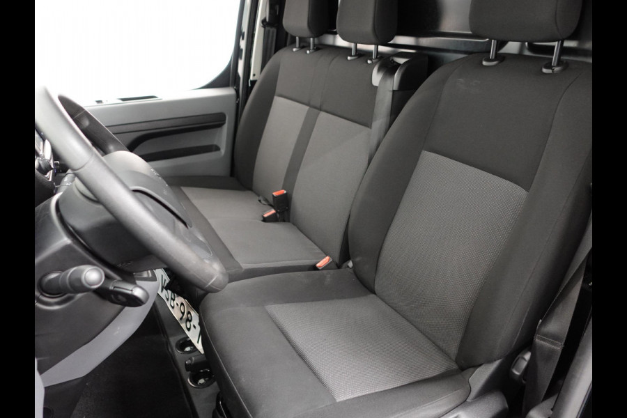 Peugeot Expert 100pk L2H1 Premium Apple Carplay / Android Auto Cruise control Airco DAB+ 3zits Lichtmetalen velgen Peugeot Expert 100pk L2H1 Premium Apple Carplay / Android Auto Cruise control Airco DAB+ 3zits Lichtmetalen velgen