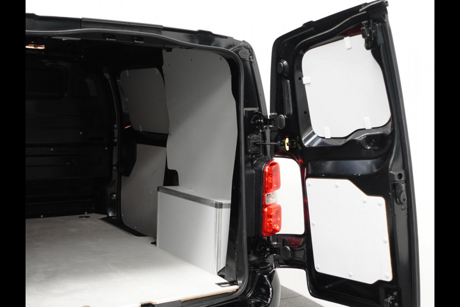 Peugeot Expert 100pk L2H1 Premium Apple Carplay / Android Auto Cruise control Airco DAB+ 3zits Lichtmetalen velgen Peugeot Expert 100pk L2H1 Premium Apple Carplay / Android Auto Cruise control Airco DAB+ 3zits Lichtmetalen velgen