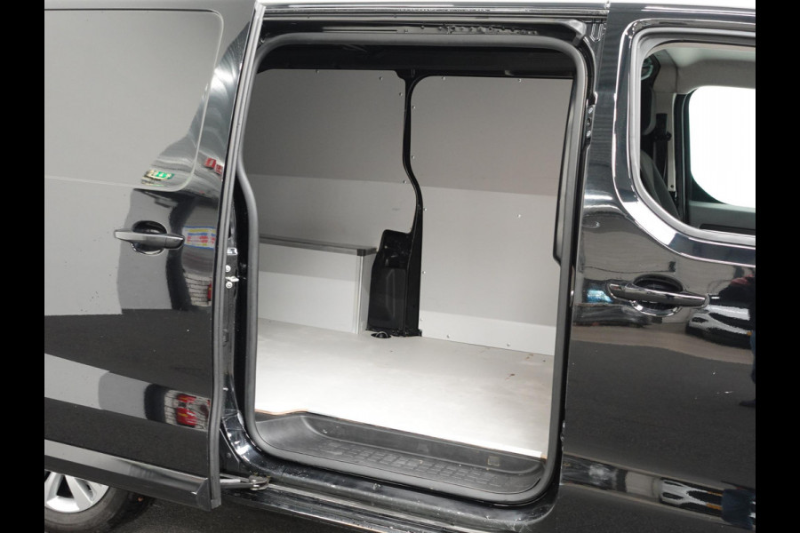 Peugeot Expert 100pk L2H1 Premium Apple Carplay / Android Auto Cruise control Airco DAB+ 3zits Lichtmetalen velgen Peugeot Expert 100pk L2H1 Premium Apple Carplay / Android Auto Cruise control Airco DAB+ 3zits Lichtmetalen velgen