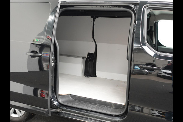 Peugeot Expert 100pk L2H1 Premium Apple Carplay / Android Auto Cruise control Airco DAB+ 3zits Lichtmetalen velgen Peugeot Expert 100pk L2H1 Premium Apple Carplay / Android Auto Cruise control Airco DAB+ 3zits Lichtmetalen velgen