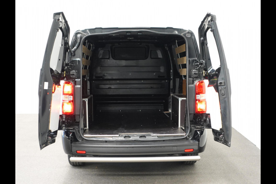 Peugeot Expert 180pk Automaat Long L3 Premium Airco Cruise  Navigatie Carplay Trekhaak 3-Zits Peugeot Expert 180pk Automaat Long L3 Premium Airco Cruise  Navigatie Carplay Trekhaak 3-Zits